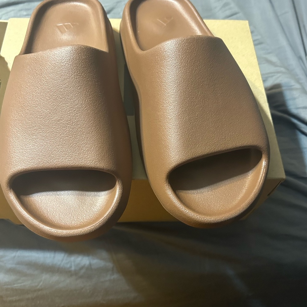 Yeezy slide - Picture 3 of 5
